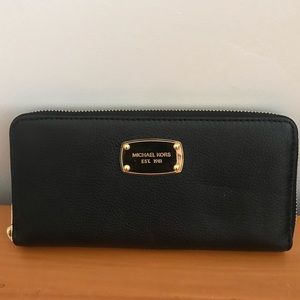 Micheal Kors Jet Set Wallet